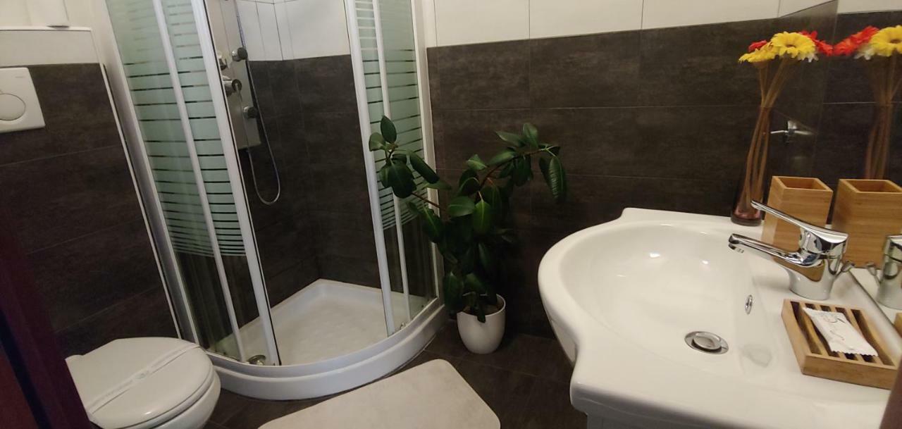 Affittacamere Valchiavenna - Foresteria Lombarda Con Parcheggio Privato Sul Posto! Apprezzata Gestione Familiare Dal 2012, Qualita-Prezzo Top! "Guest-House With Private Parking On Site! Appreciated Family Management Since 2012, Quality-Price Top!" Exterior foto